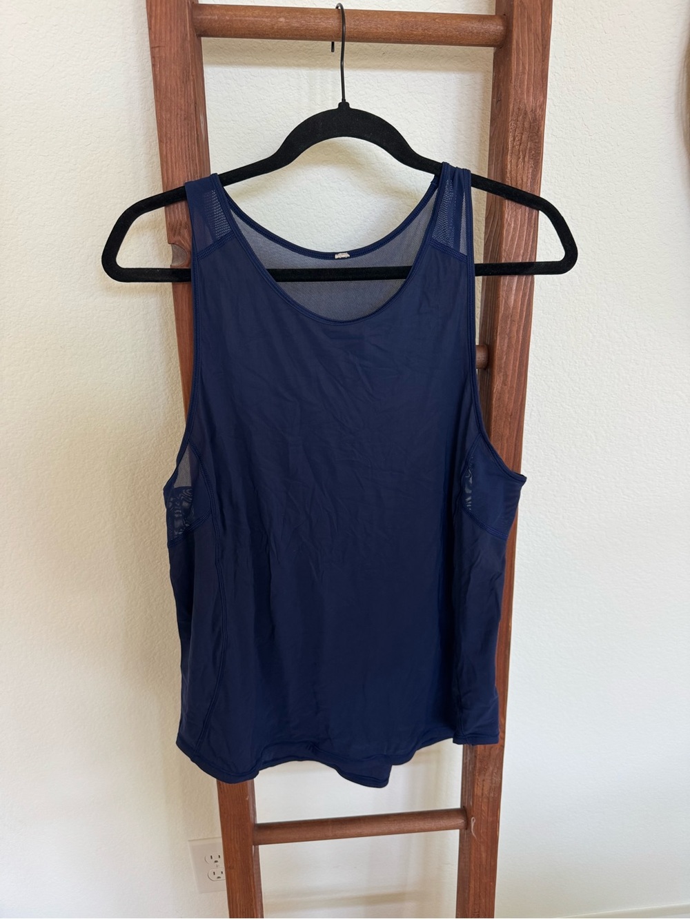 Lululemon Women's Navy Mesh Sculpt Tank Top